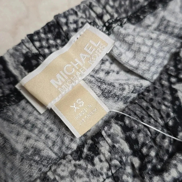 Michael Kors | Off the Shoulder Blouse | Ladies |  Black & White | Size XS - Picture 7 of 7